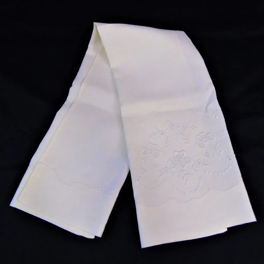 Vintage Linens Table Runner Dresser Scarf